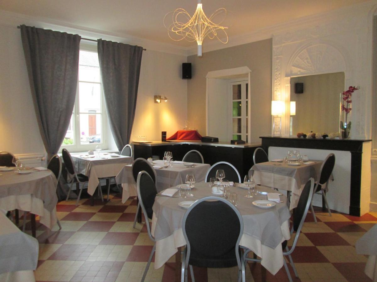 Logis Hostellerie Du Cheval Blanc Sainte-Maure-de-Touraine Exterior foto