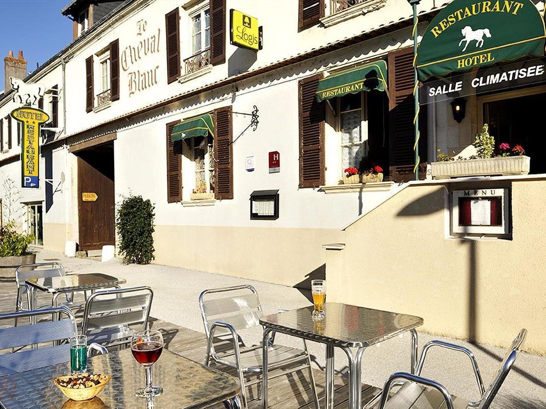 Logis Hostellerie Du Cheval Blanc Sainte-Maure-de-Touraine Exterior foto